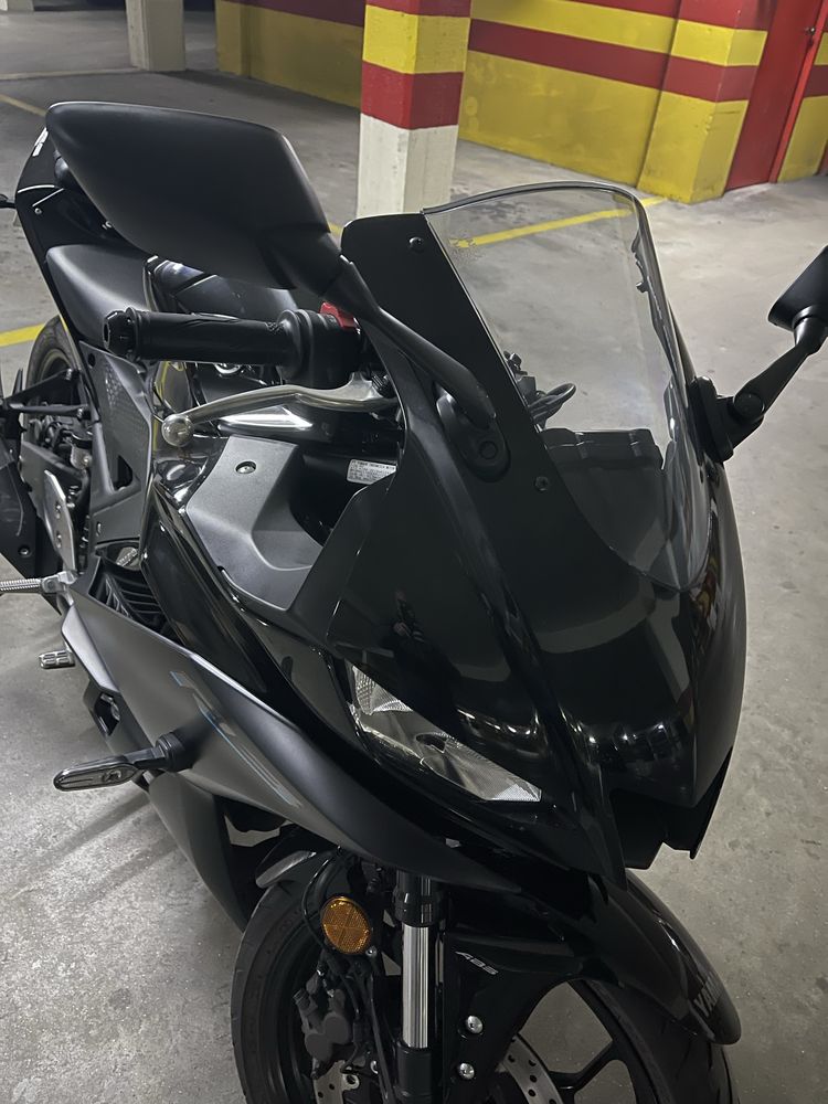 Mota Yamaha R3 2023