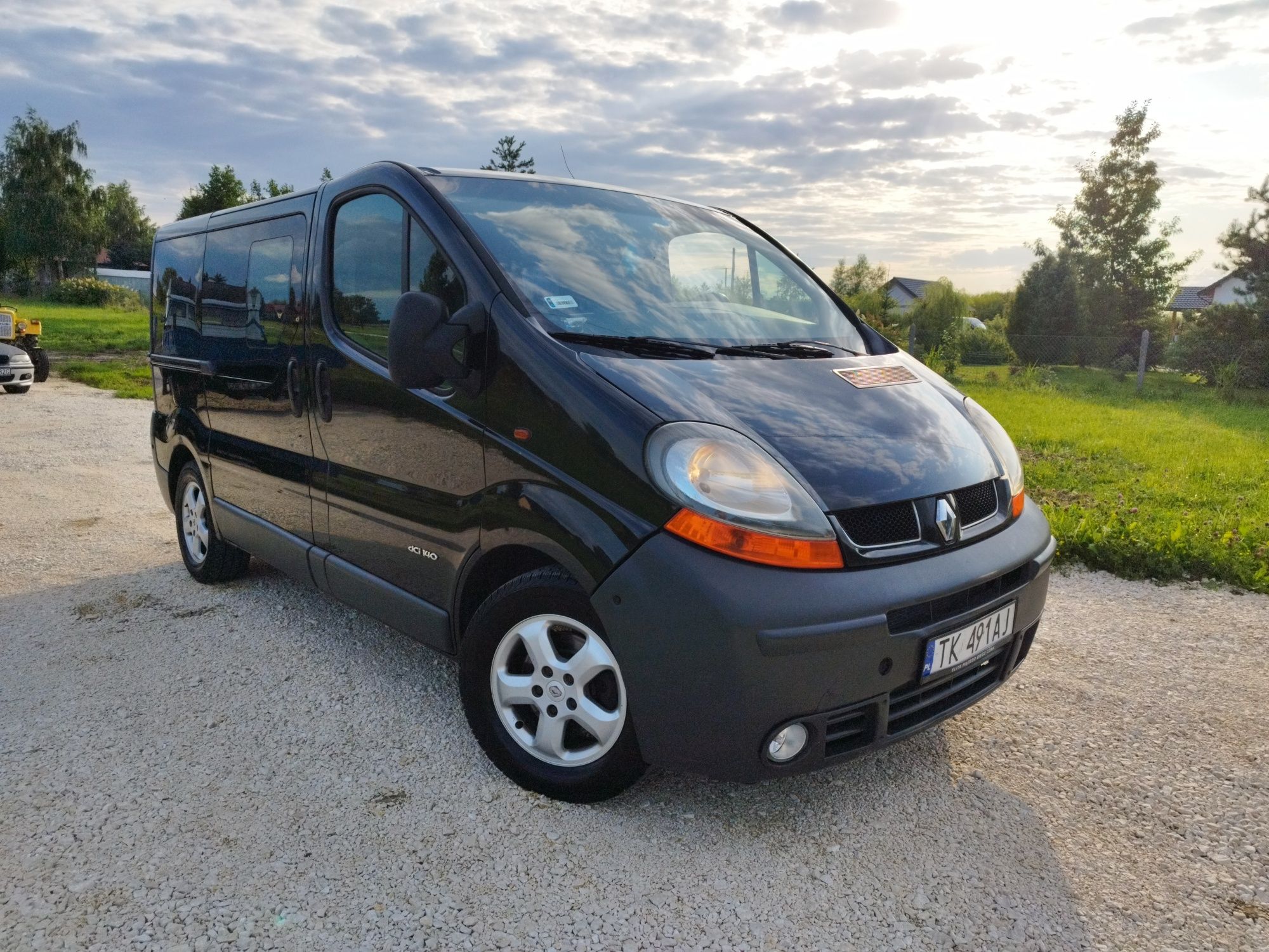 Renault Trafic 2.5DCi 140 9 Osobowy Klima Alufelgi Zadbany