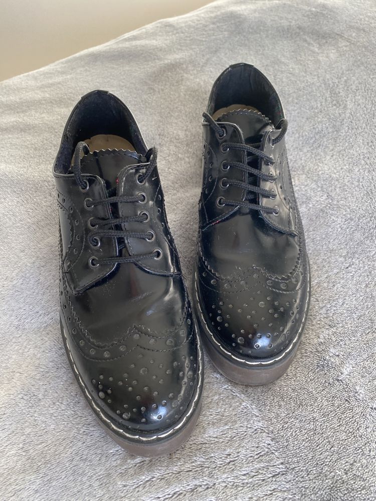 Czarne buty Miroir 38 wzór jak oksfordki i martensy
