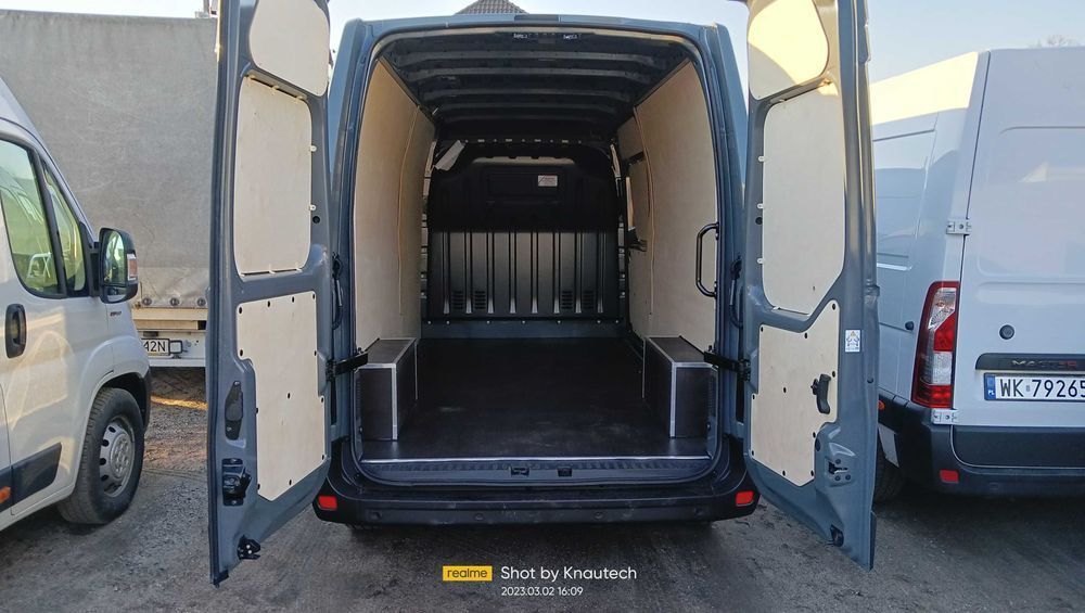 Renault Master L3H2 -Standardowa zabudowa busa KNAUTECH