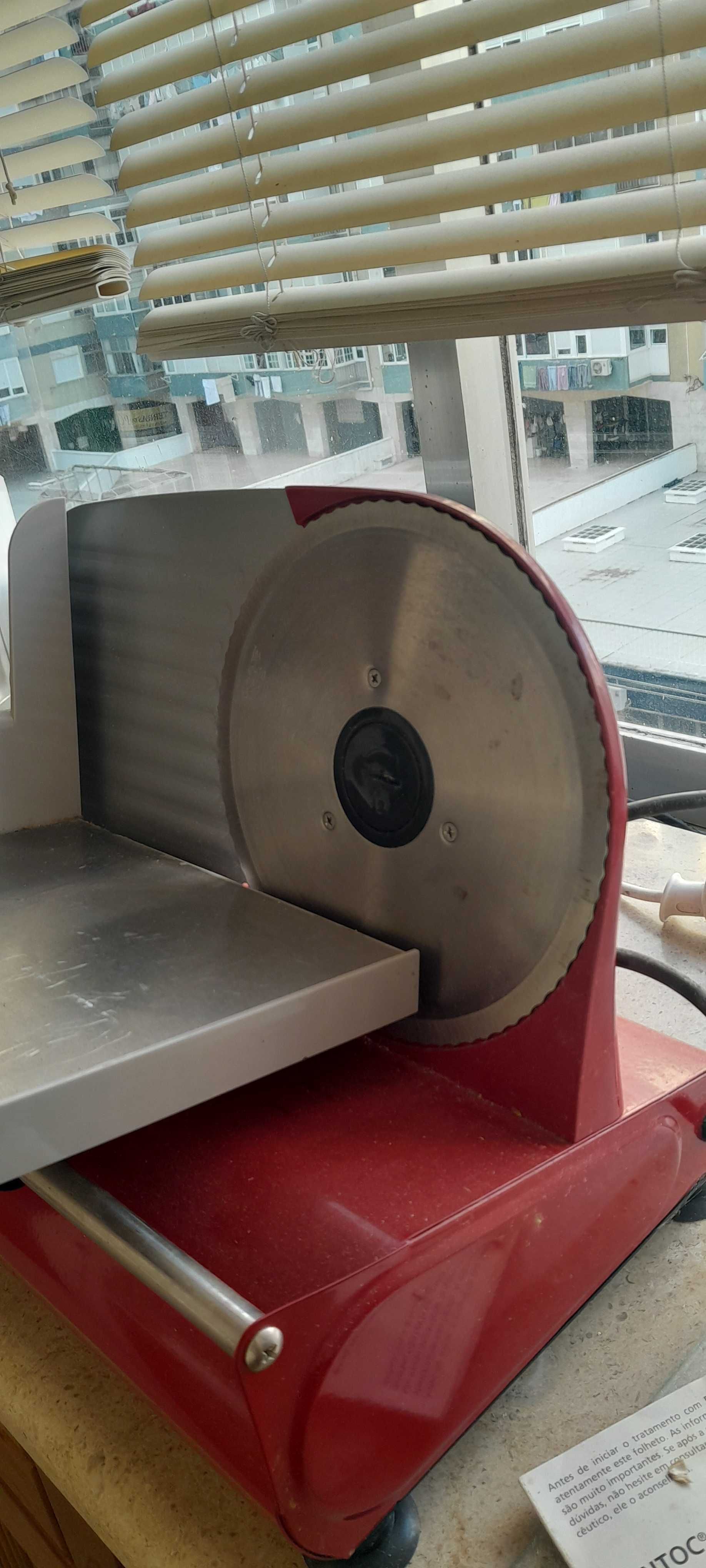 Máquina de cortar fiambre