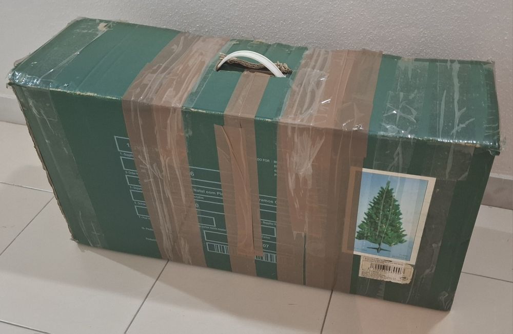 Árvore Natal com pinhas 210cm