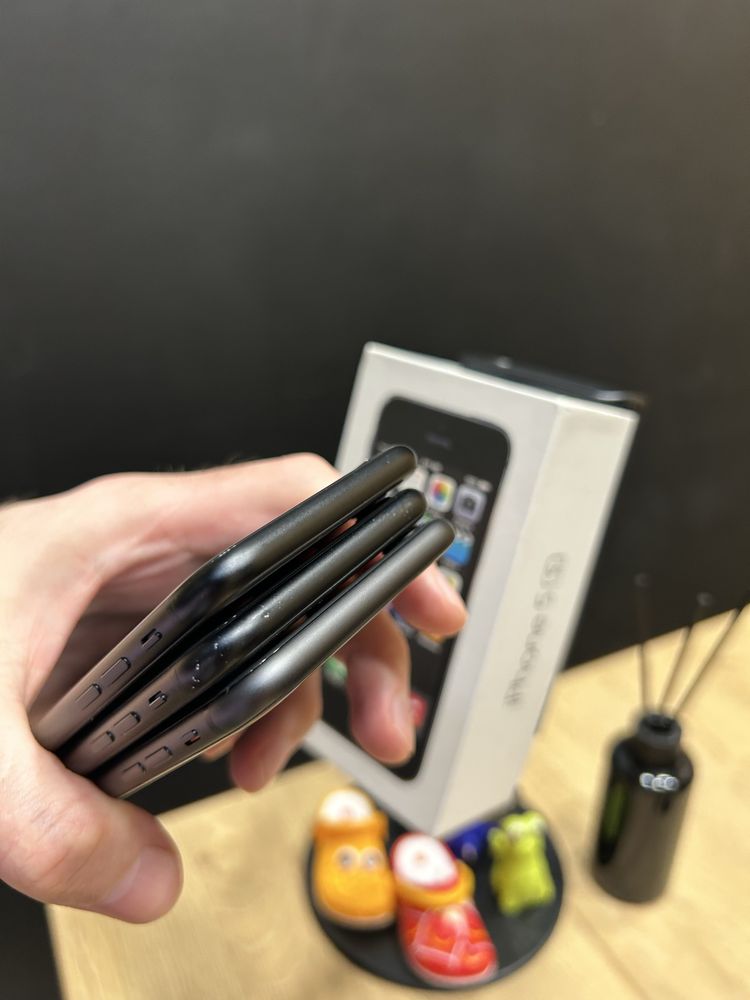 Продається iPhone  SE 2020