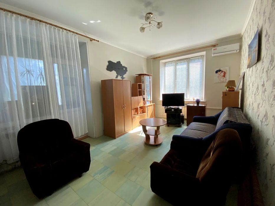 Продаж 2-х кімн. сталінки на Соцмісті