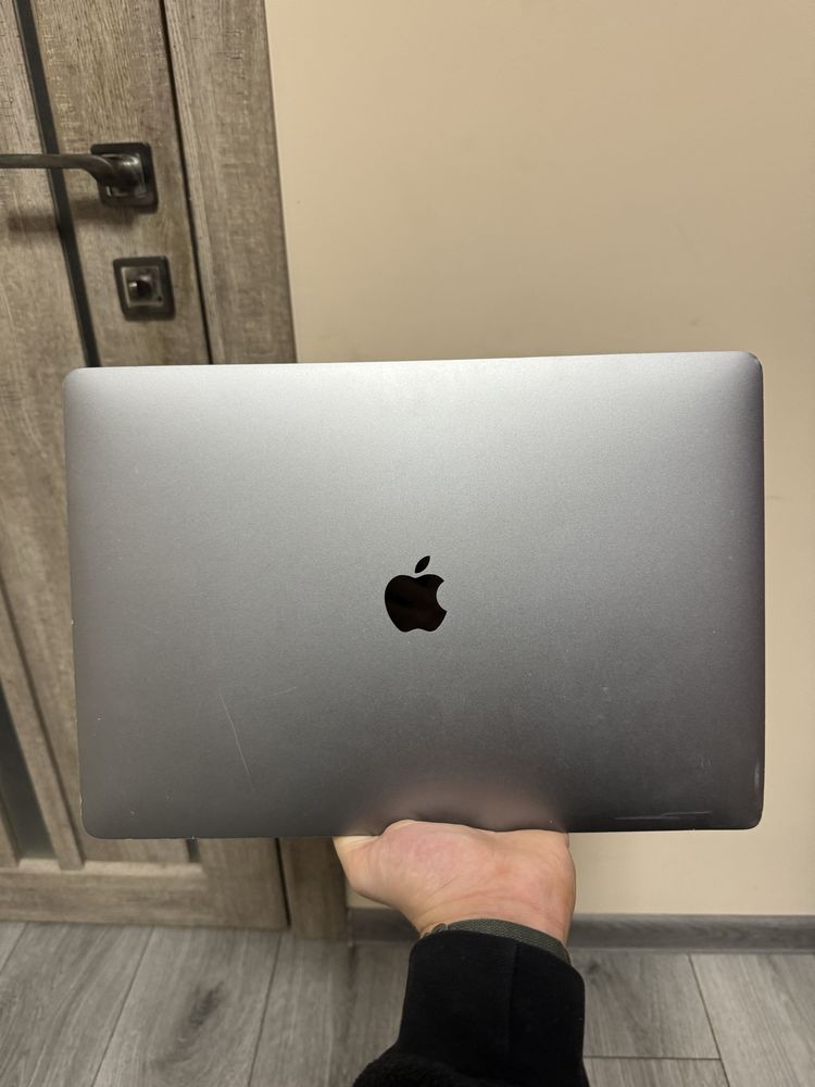 Macbook pro 15 2019 core i9 16/512gb amd pro 560x 4gb