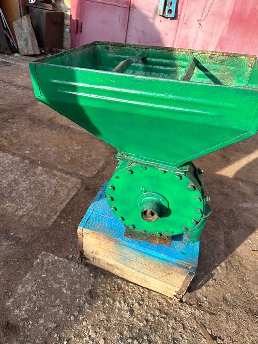 Хозяйственная зернодробилка ДКУ