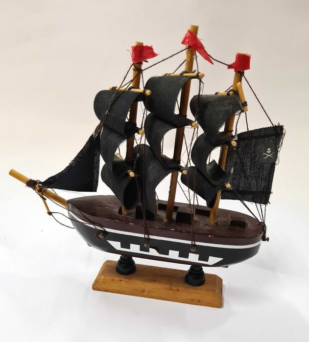 statek piracki żaglowiec