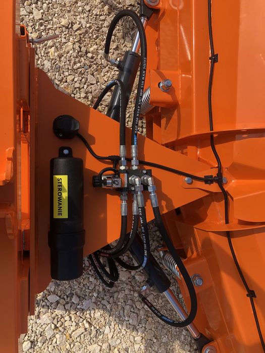 Nowy pług śnieżny Volant hydrauliczny składany euro/tuz 2.6/3.2m