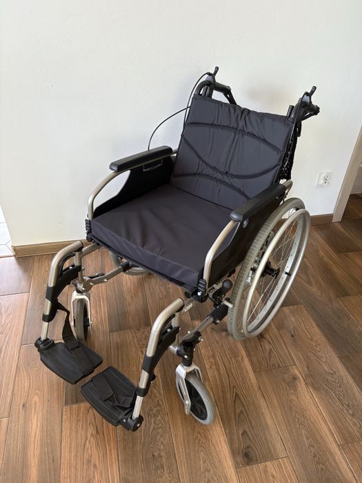 Składany wózek inwalidzki VERMEIREN V300
