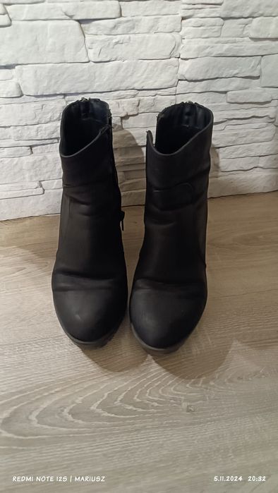 Buty na obcasie roz  38