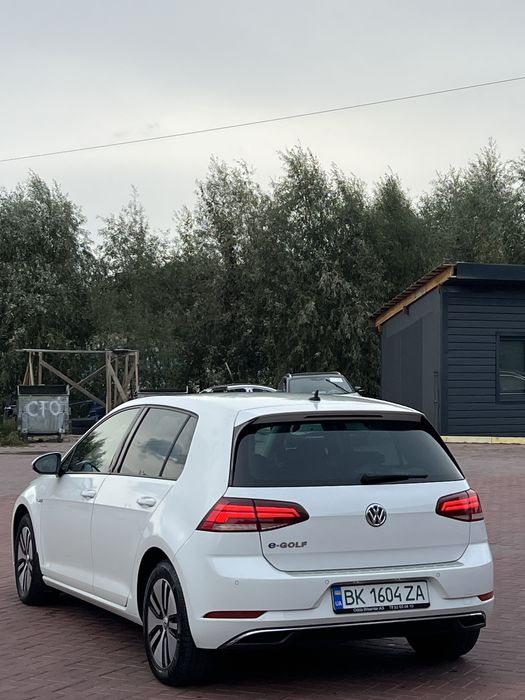 Продам VOLSWAGEN E GOLF 36 klw