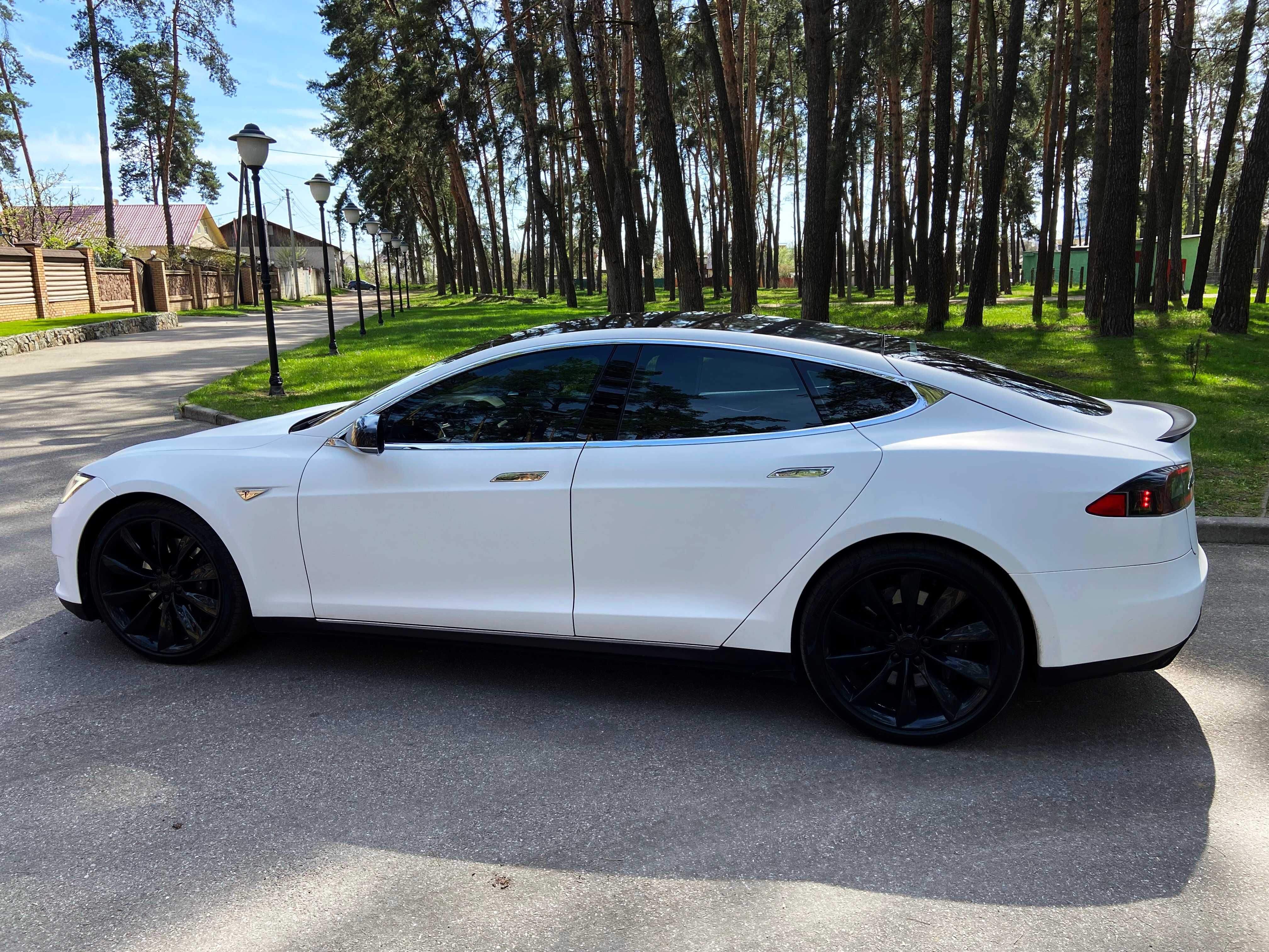 Tesla Model S 2013