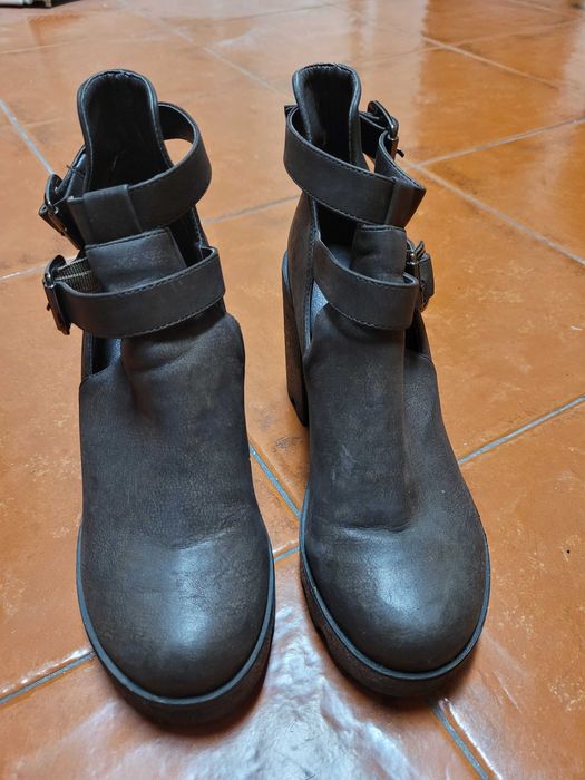 Botas castanhas - Tamanho 37