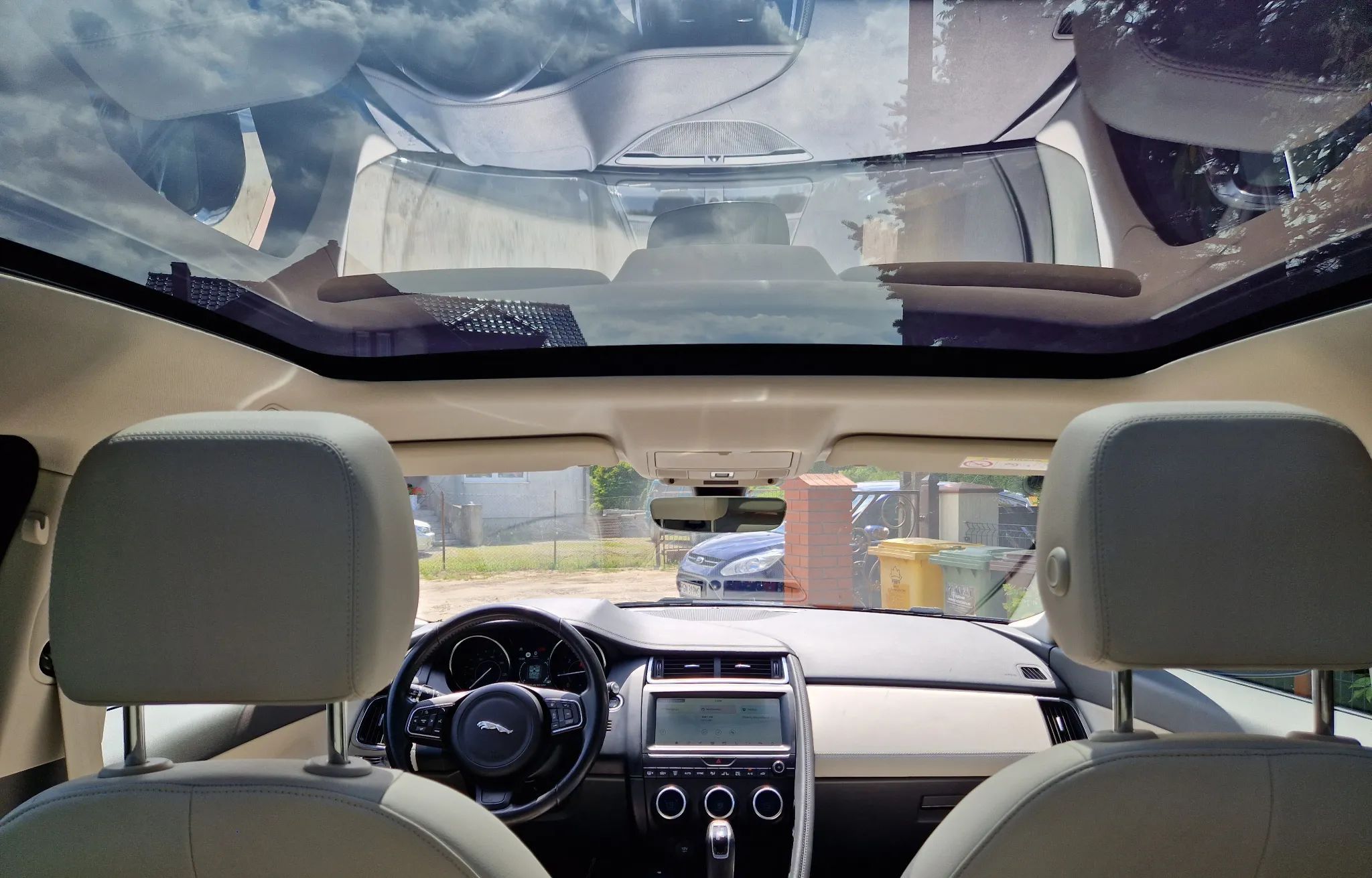 Jaguar E-Pace 87 tys km / panorama / stan BDB / bogate wyposażenie