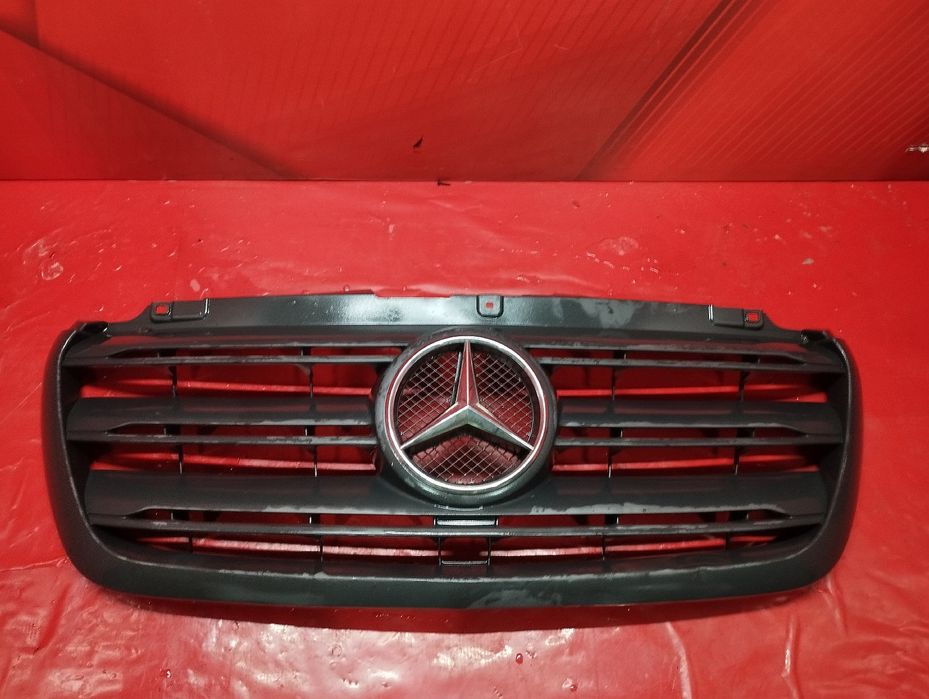 Решітка радіатора Спринтер 907 Решетка Mercedes Sprinter 907