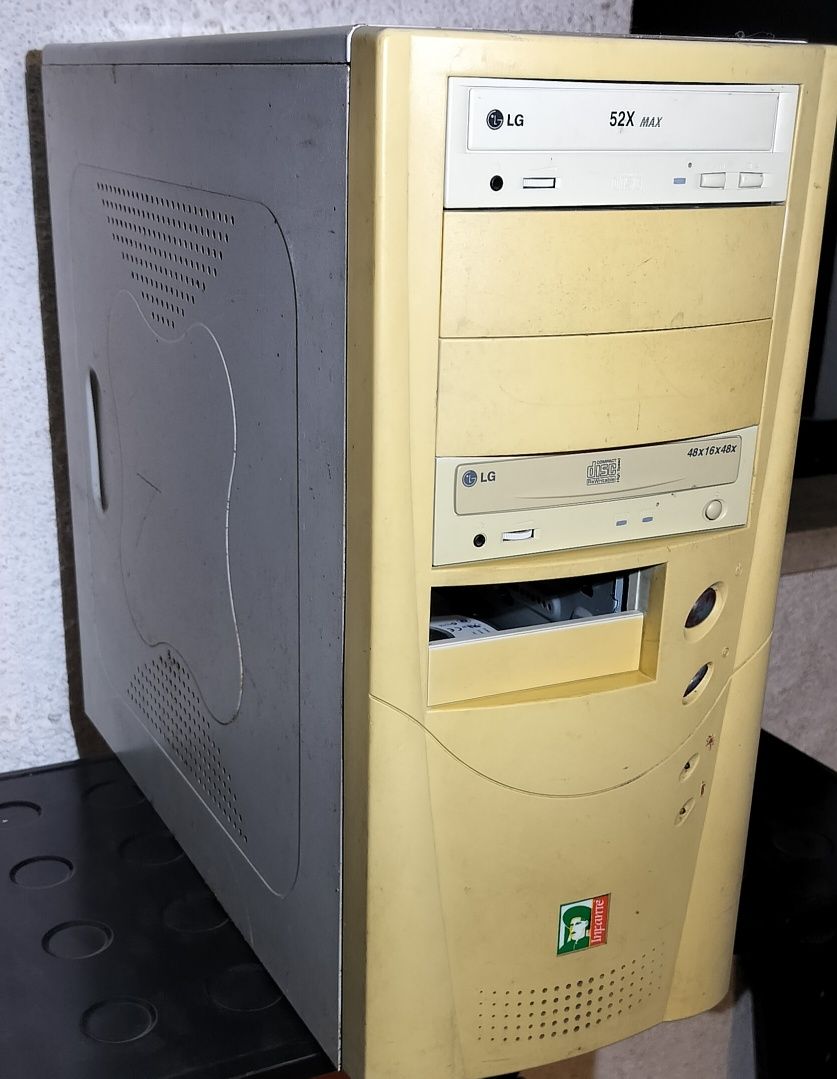 Computador barato de secretária