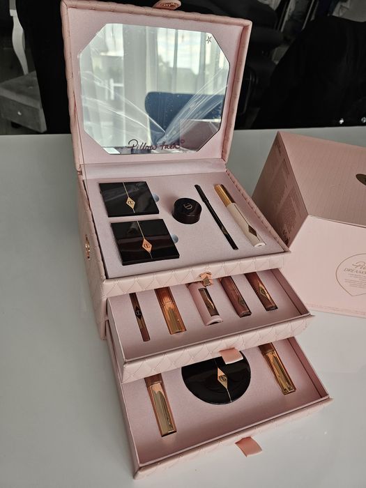 Kufer kosmetyków Charlotte Tilbury Pillow Talk