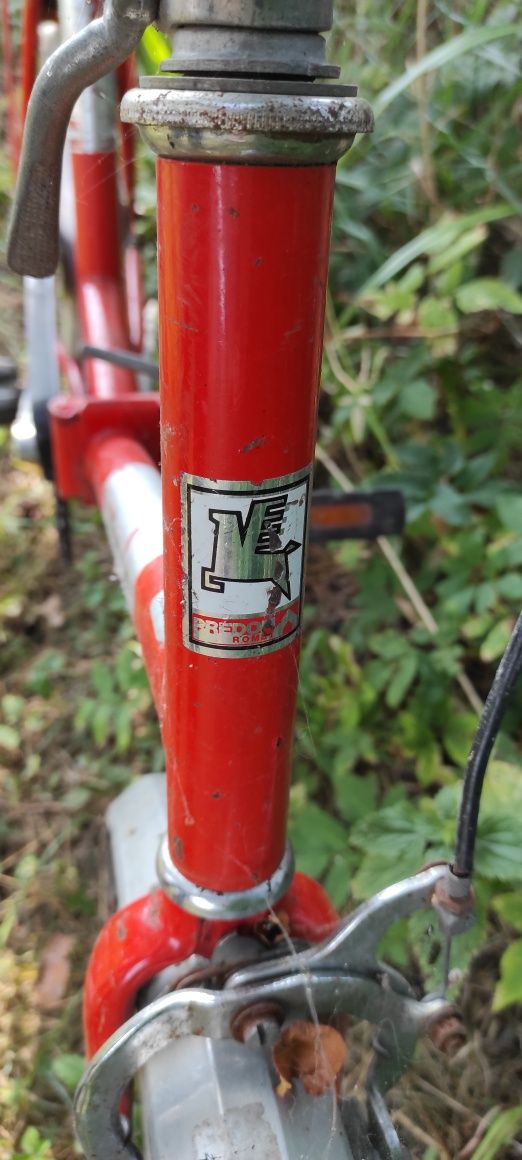 stary czerwony rower skladak firmy romet