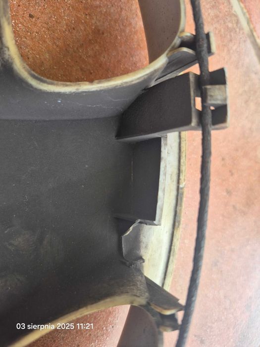 Mazda oryginalne kołpaki na felgi stalowe 15" GJ6A 37170