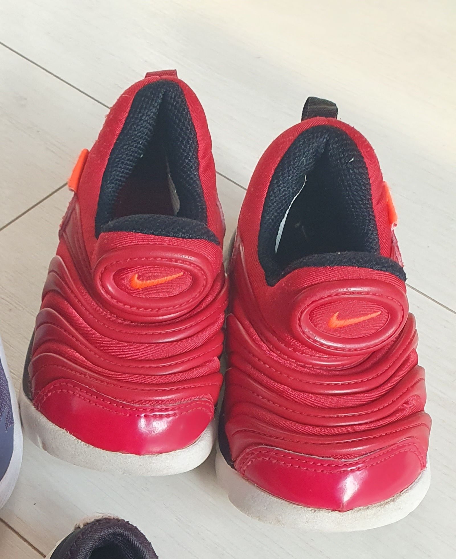Czerwone Nike lekkie buty adidasy