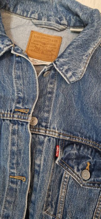 Levis  L.         .