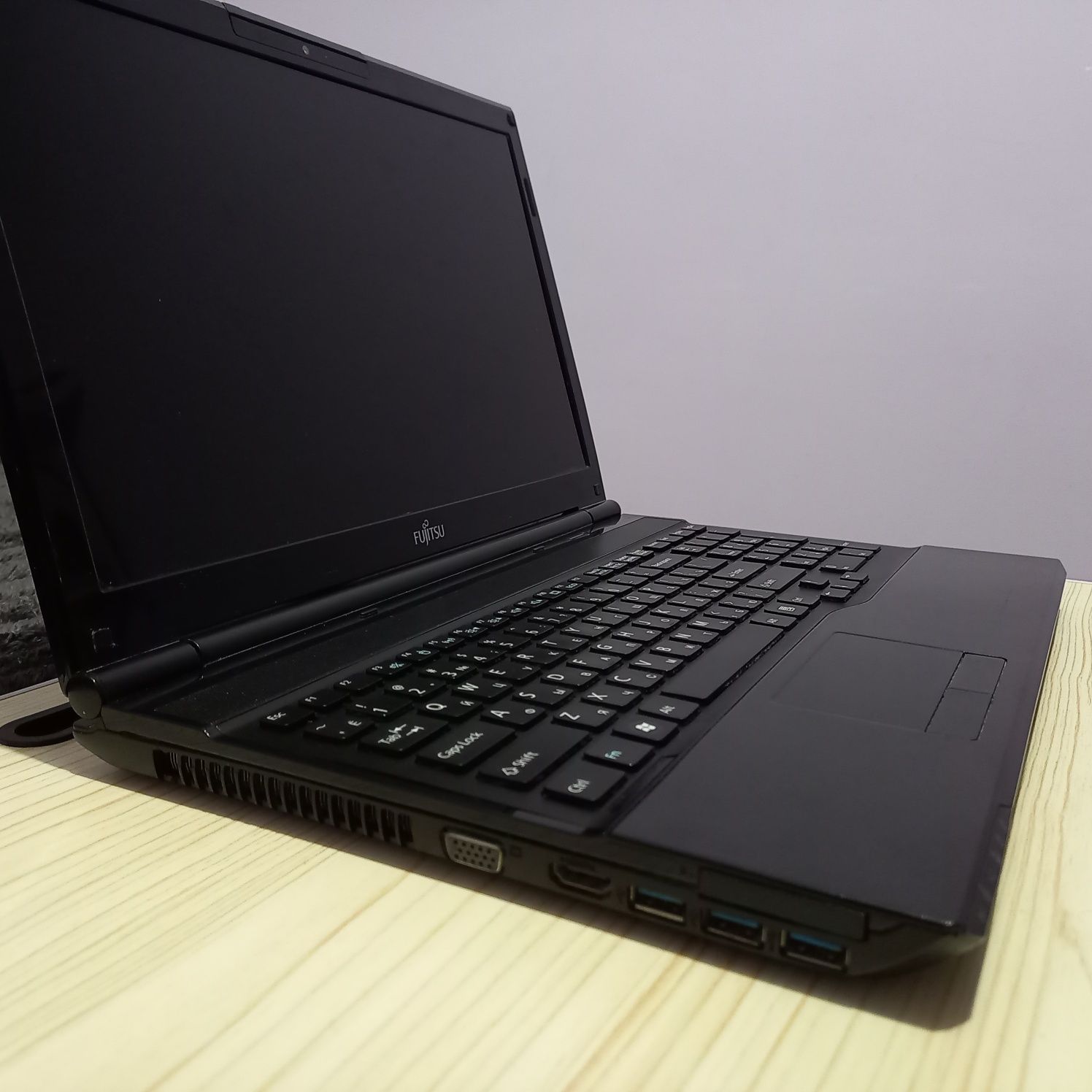 Ноутбук Fujitsu Lifebook AH532