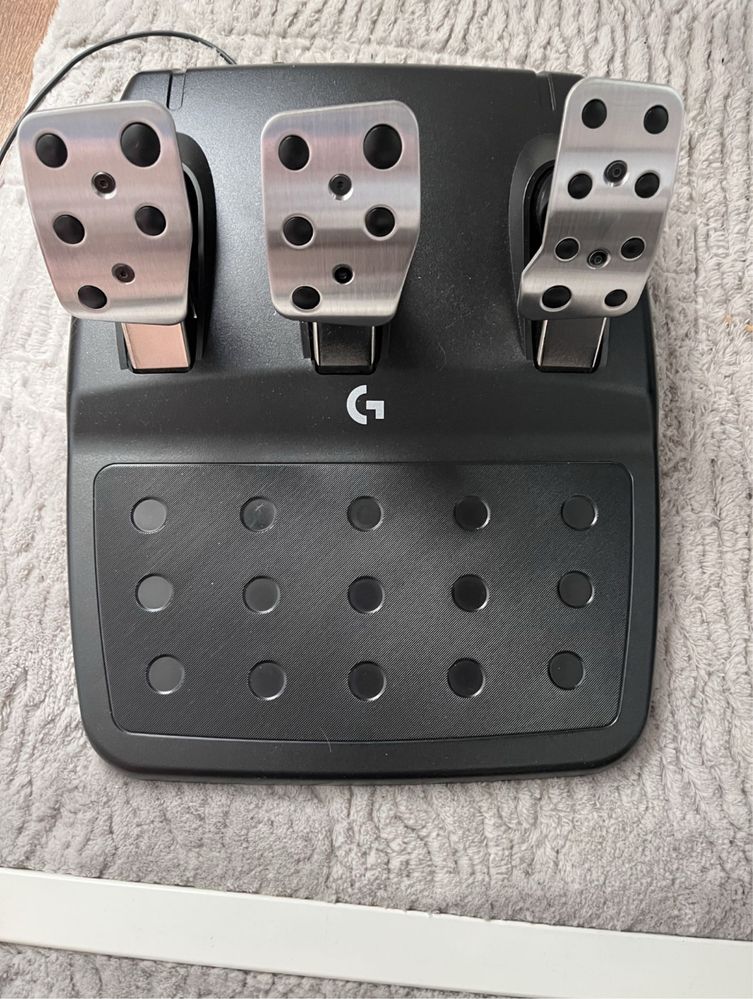 Witam sprzedam kierownice logitech g923 z shifterem.