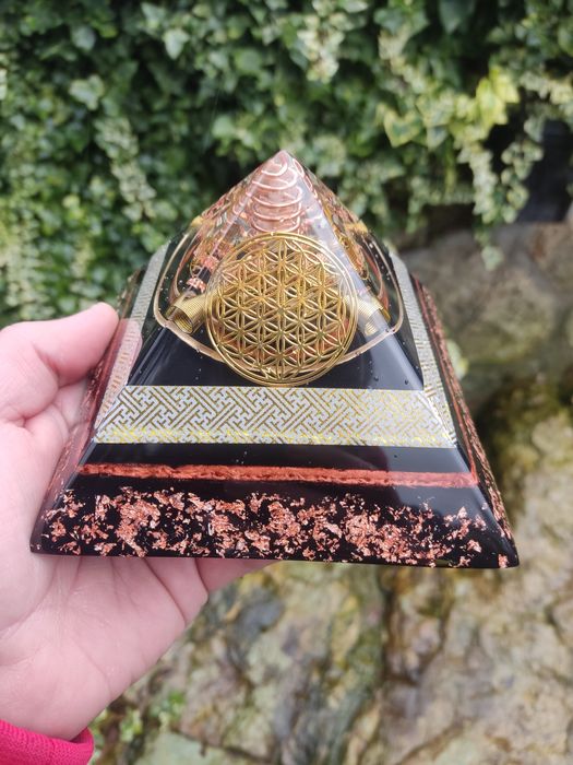 Pirâmide Orgonite