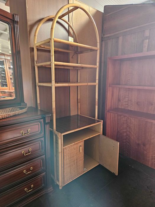 Móvel estante em verga - Muito bom estado geral