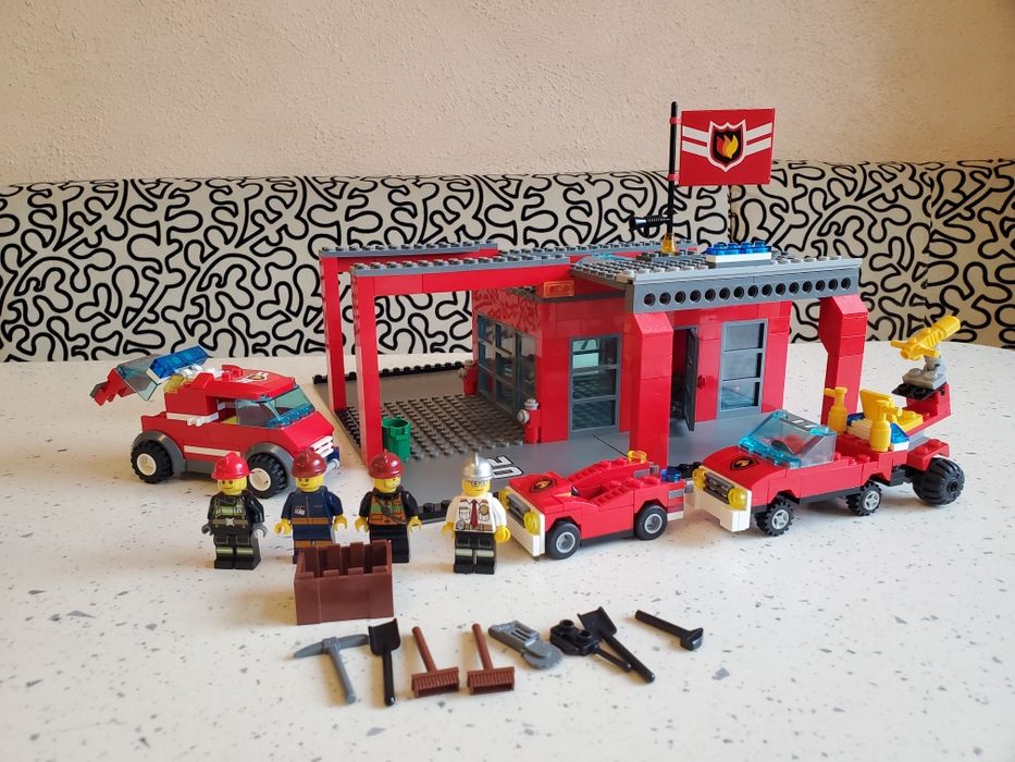 Лего lego city  пожежна станція оригінал, не китай!