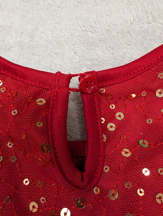 Czerwona świąteczna tiulowa sukienka w gwiazdki cekiny 128 jak nowa