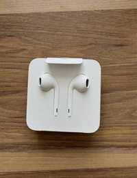 Наушники EarPods Lightning для iPhone.