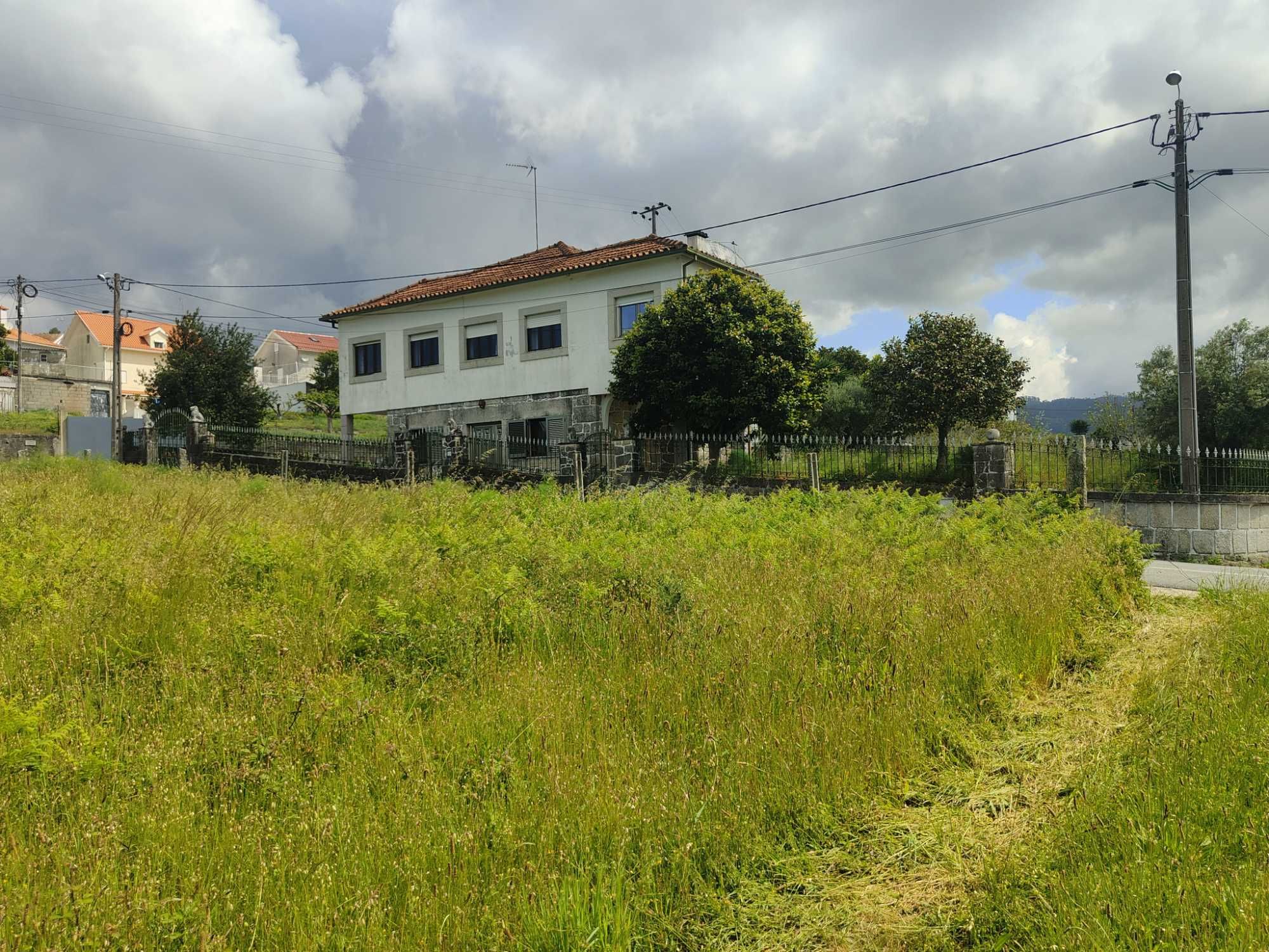 moradia tipo V3 com 1400m2 de terreno