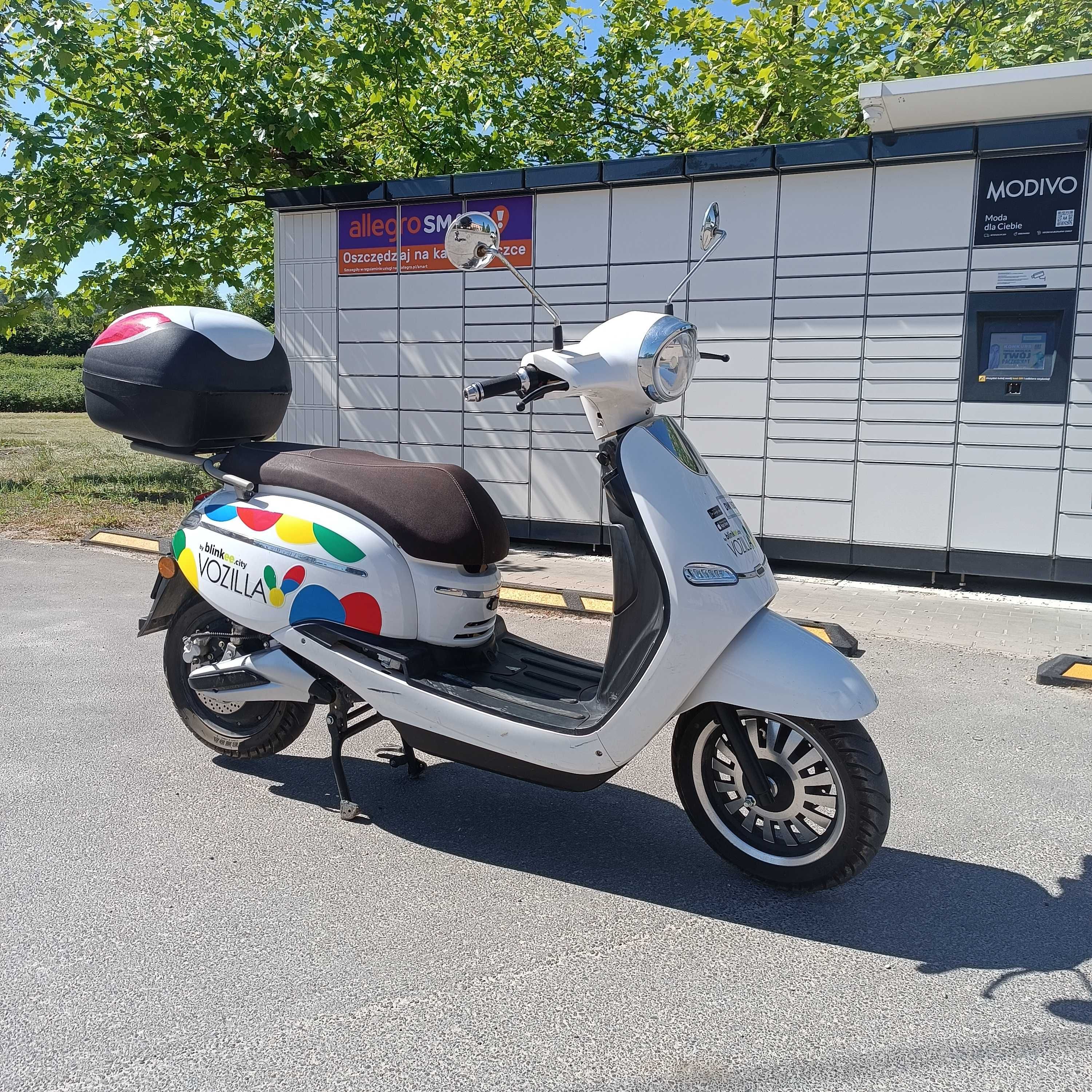 Skuter Blinkee elektryczny 2019r ładowarka, 2 kaski przebieg 1900km