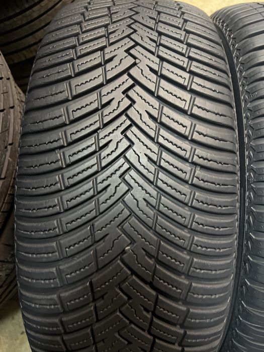 Шины б.у 235 50 R19 Pirelli AllSeason LSF2 SealInside 103W 4 шт