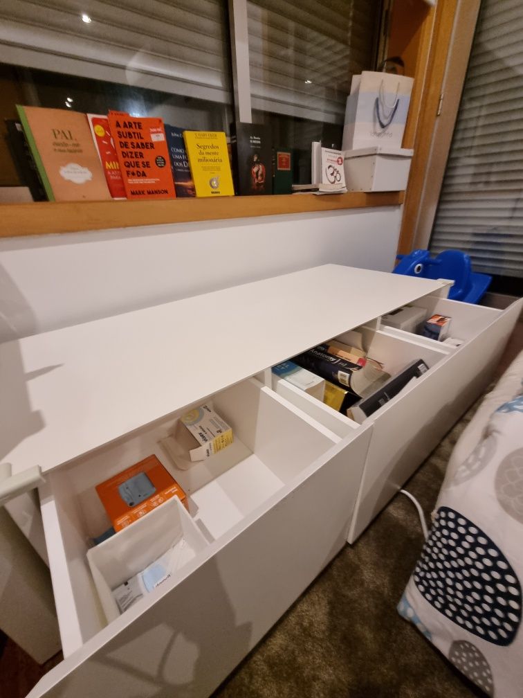Mobília quarto com secretária e armário gavetas