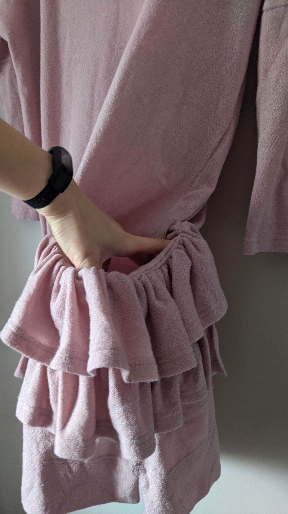 Efektowna sukienka Lalu oversize sweterkowa falbana hit elastyczna