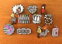 Pin znaczek badge broszka Beetlejuice Sok z Żuka Lydia