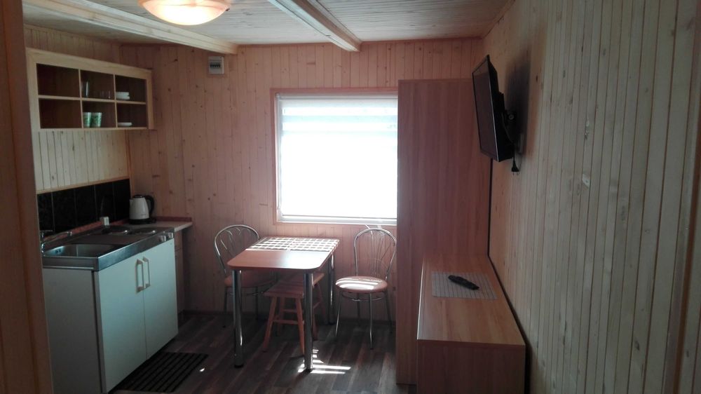 Pokoje, studia, domki . Do morza 200m.