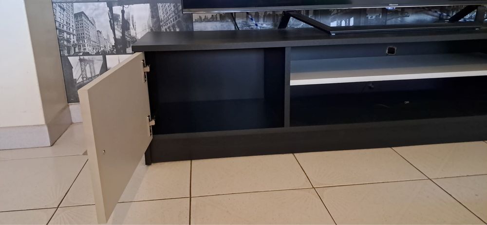 Movel TV em bom estado