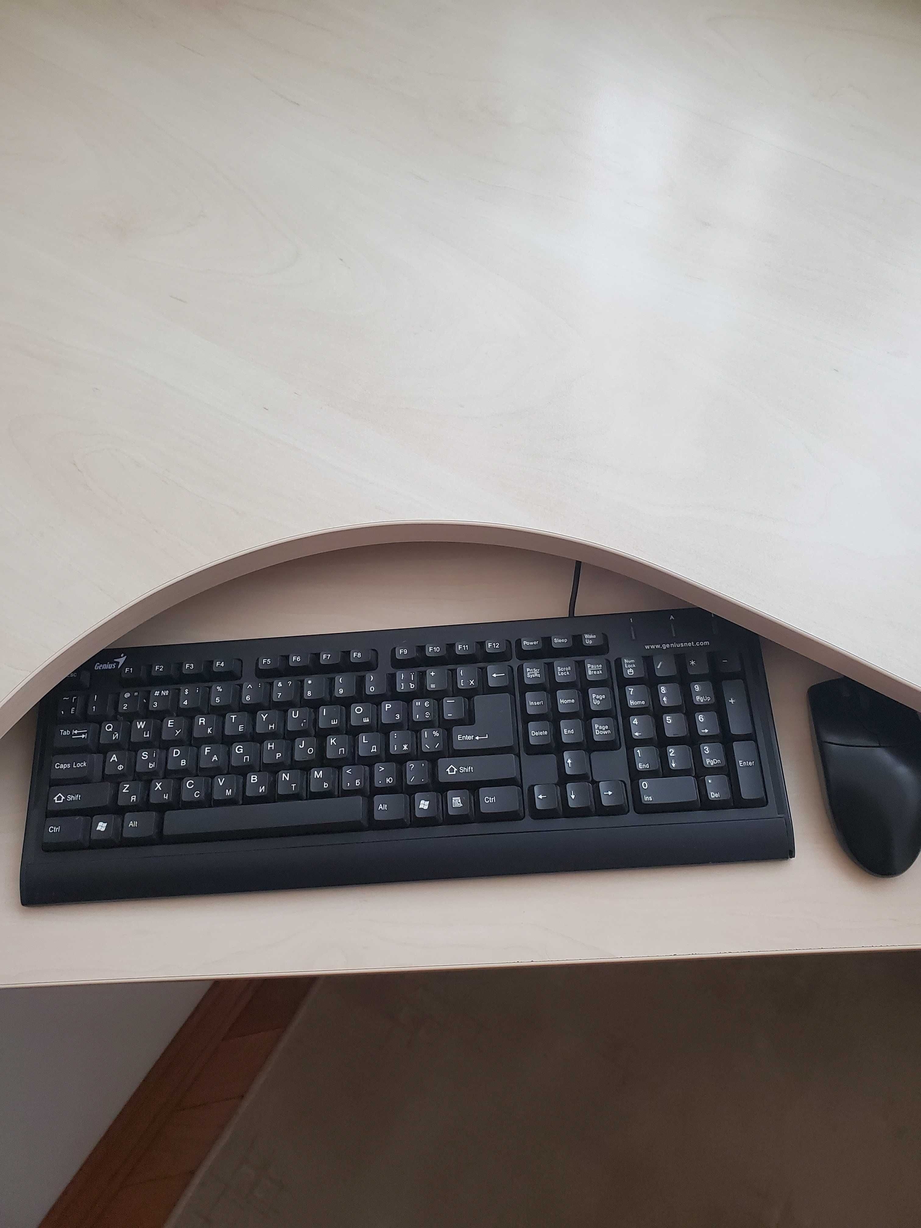 Монітор LG 19" Flatron  з клавіатурою/ мишкою