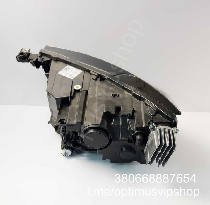 Фара. Права. Seat Ateca.