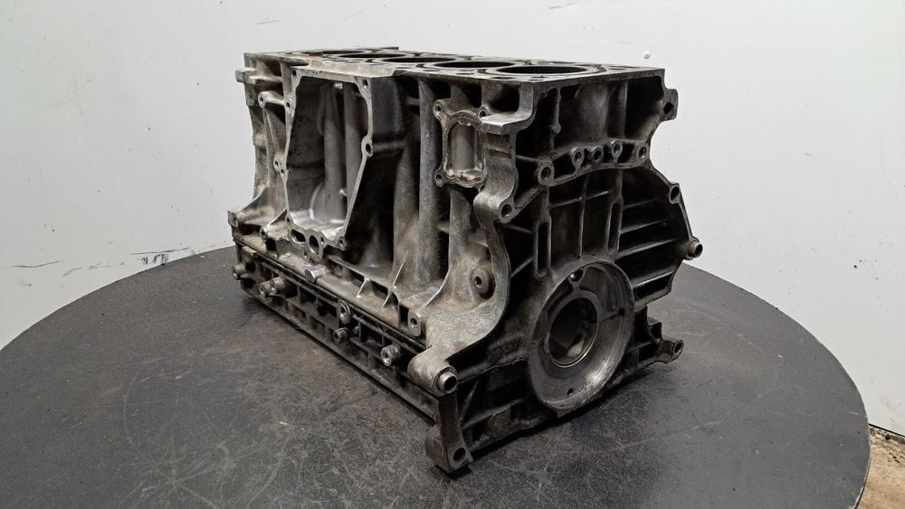 Блок двигателя VOLVO V70 XC70 S60 XC60 2.4 D D4 D5 2012 31359187