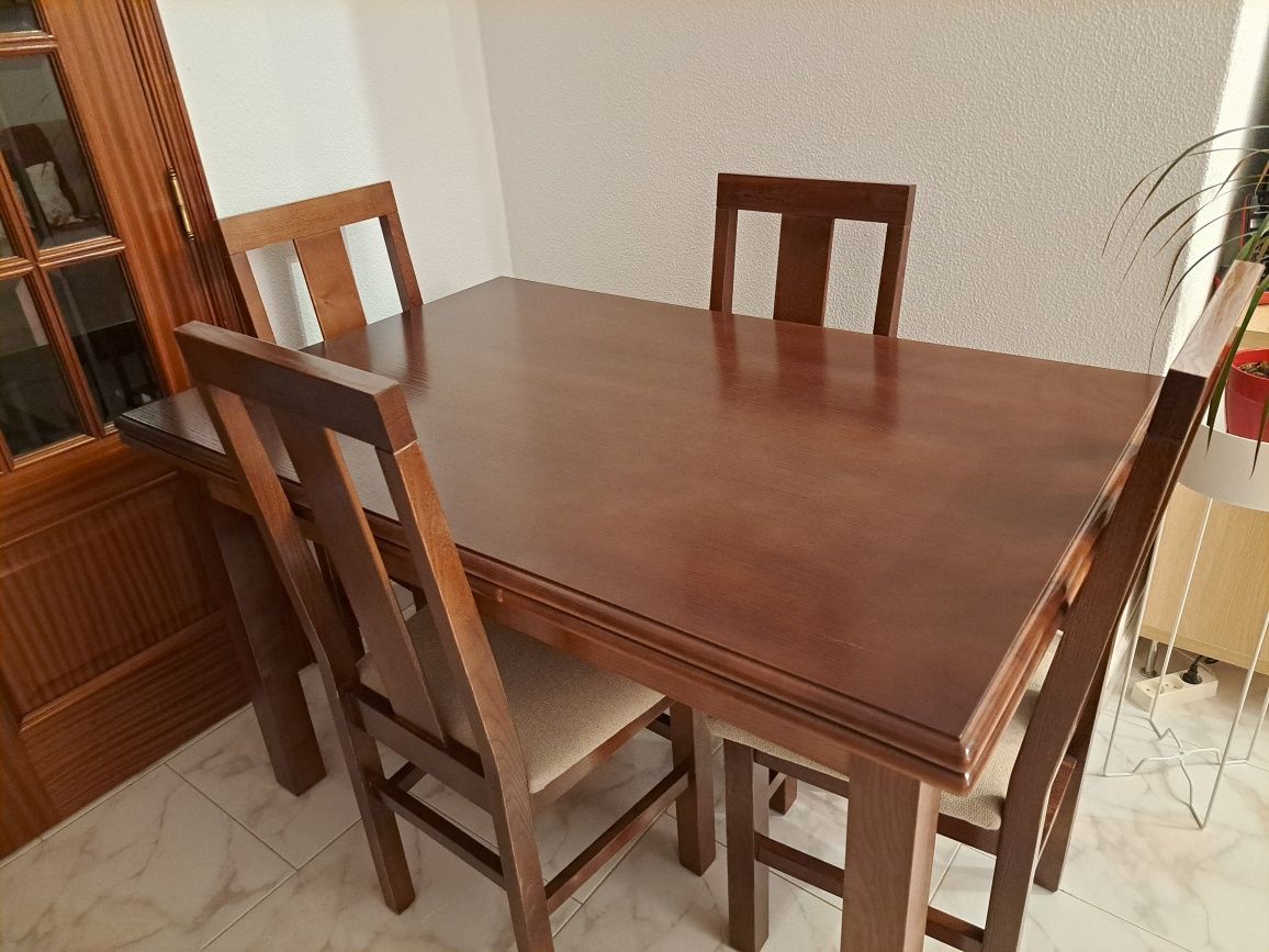 Mesa madeira com 4 cadeiras