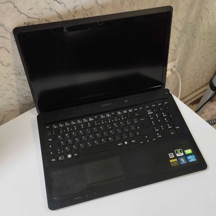 Ноутбук Sony VAIO PCG-813| 16.4 IPS FHD| 4 ядра |видео 1 гб |8/128 SSD