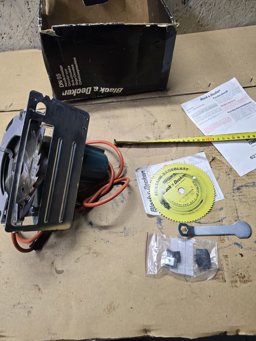 Piła najazdowa black decker 450 W z osprzętem- prawie nowa !