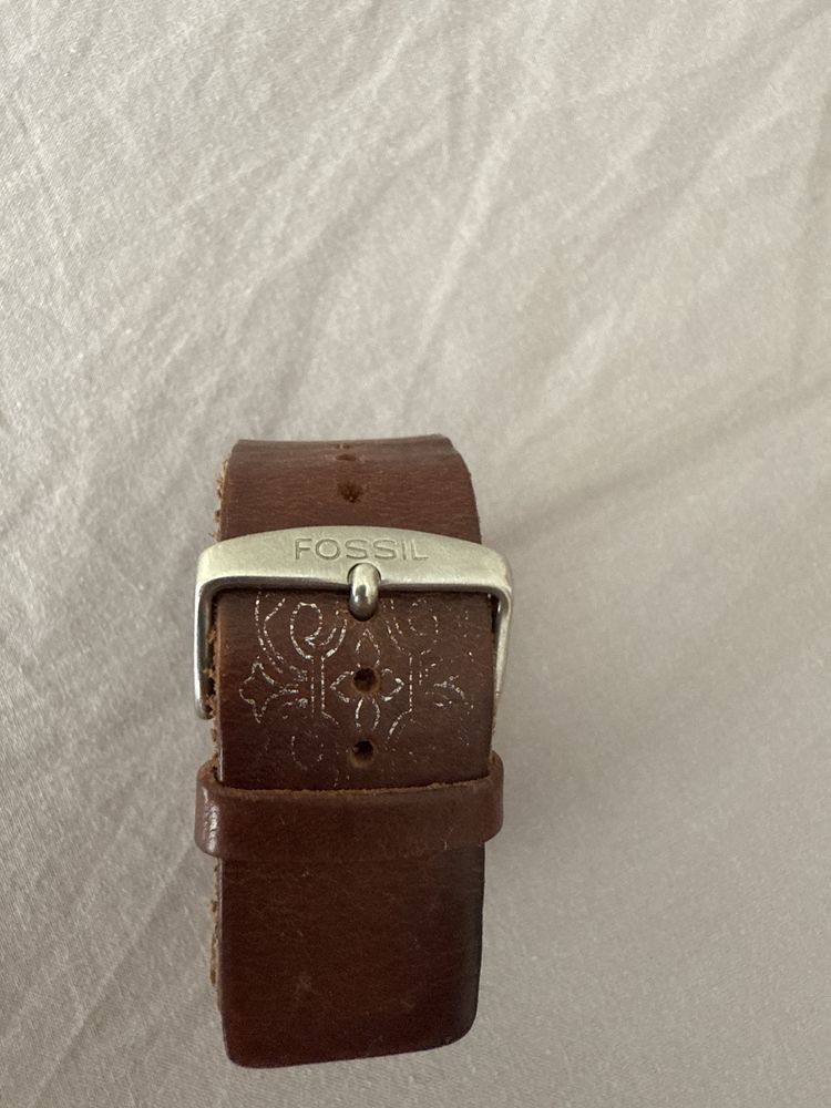 Relogio mulher marca Fossil em pele