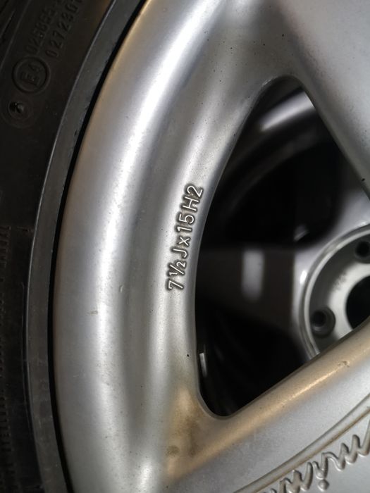4x felga aluminiowa 15" 4x114.3 ET40 plus opony wielosezonowe