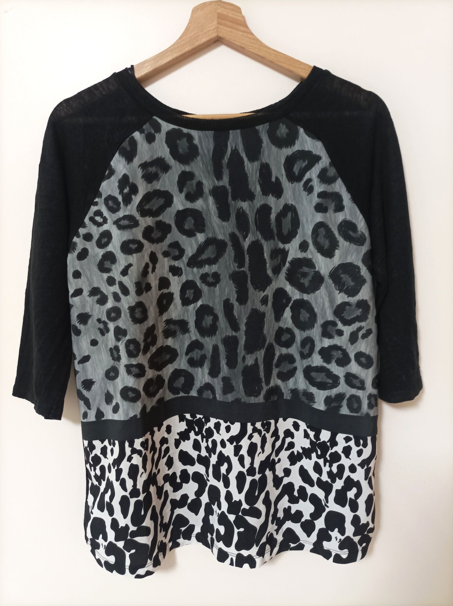 Blusa em padrão Leopardo marca Zara (Tam. L)