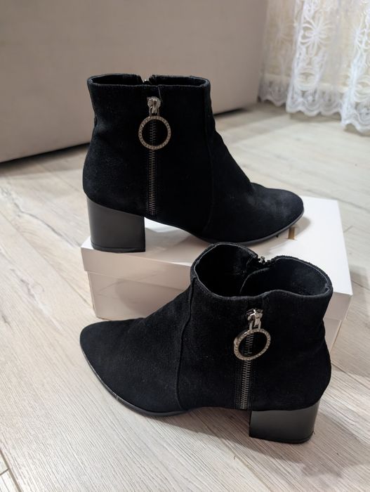 Жіночі замшеві ботильйони 40 розміру